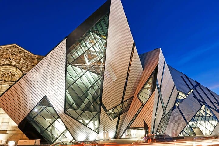 Half-Day Private Toronto City Tour: CN Tower, Distillery District & Harbourfront photo 4