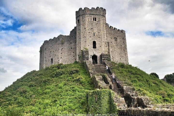 Private 2-Hour Cardiff Walking Tour: Castle, Arcades & National Museum