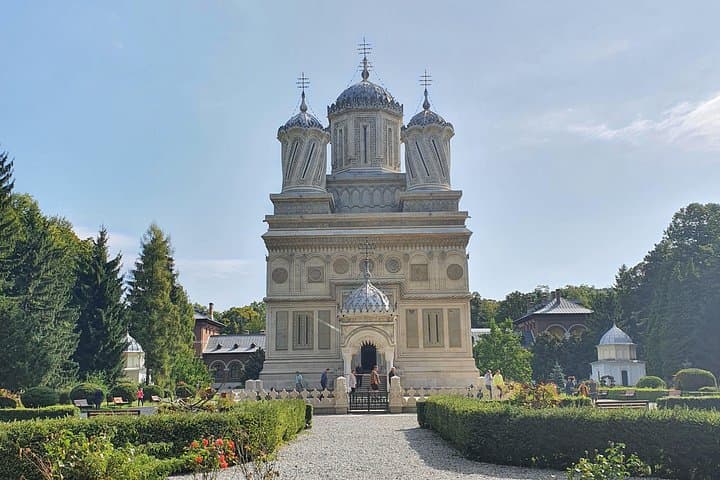 3-Day Private Transylvania Tour from Bucharest: Castles, Villages and Carpathian Scenery photo 4
