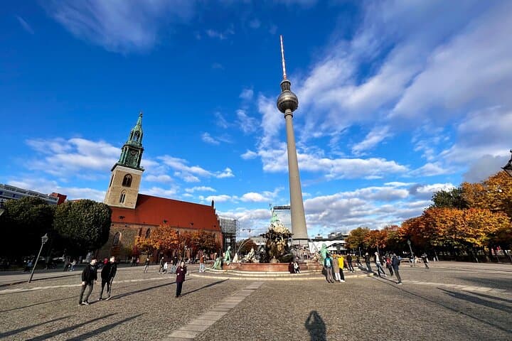 Berlin in a Nutshell: Guided Walking Tour from Alexanderplatz to Brandenburg Gate