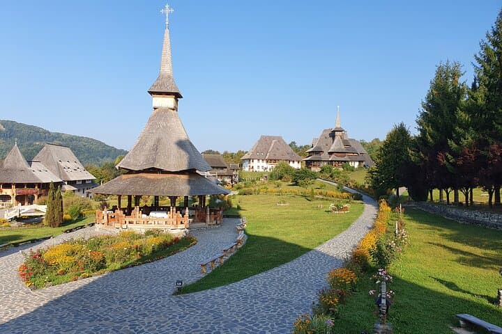 8-Day Guided Tour in Romania from Bucharest: Castles, Carpathians & Painted Monasteries