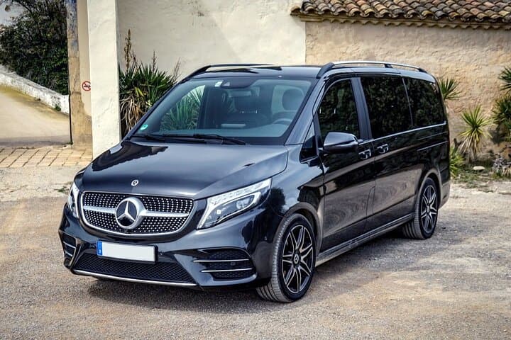 Dubai Luxury Airport Transfer: Private Van & SUV from DXB to Dubai City