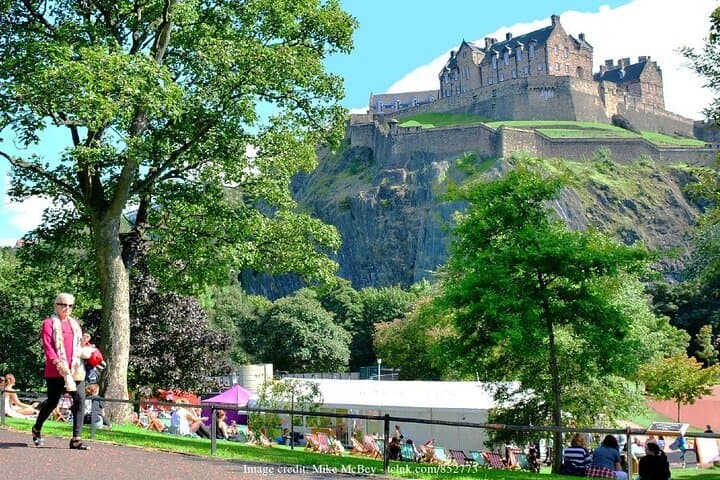 Private Full-Day Walking Tour of Edinburgh with Castle Tickets