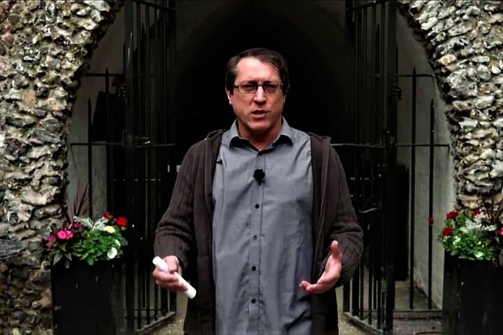Night Walk: Haunted Amersham Ghost Tour in Historic Old Town photo 3