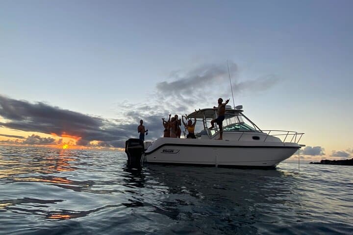 Private Sunset Luxury Cruise on Oahu's North Shore photo 2