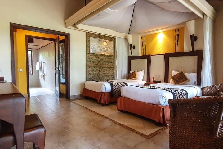 7-Day Private Jeep Safari from Nairobi — Masai Mara, Nakuru, Naivasha & Amboseli photo 6