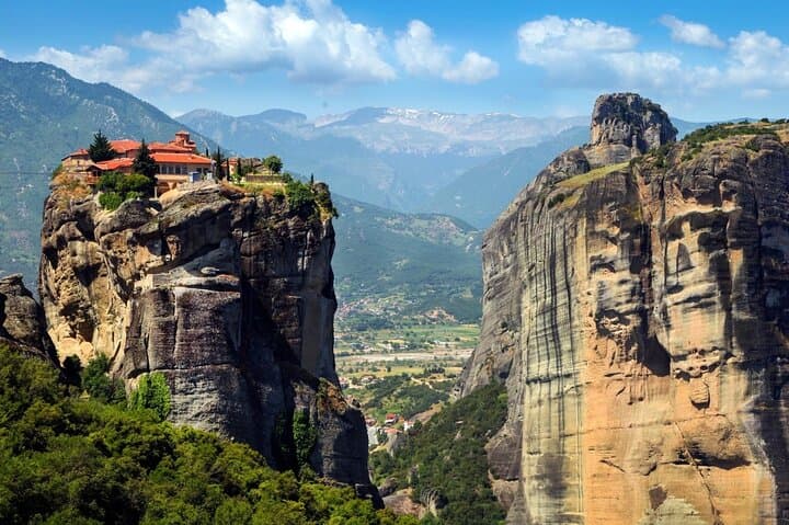 Private Meteora & Thermopylae Day Trip from Athens — Monasteries, Rock Pillars & Leonidas photo 3