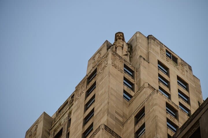 Ride the 'L': Elevated Architecture Tour of Chicago’s Loop photo 5