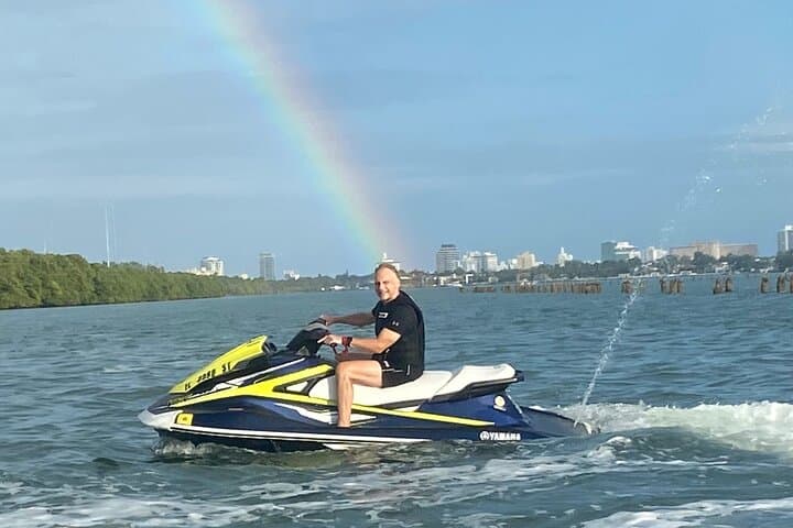 Biscayne Bay at Throttle: 1-Hour Jet Ski from Bayside Marketplace