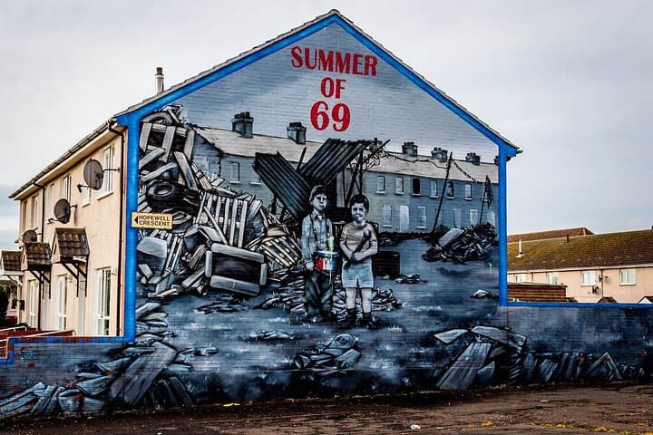 Black Taxi Belfast Private Mural & Peace Wall Tour