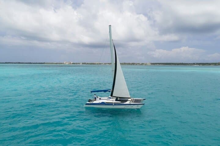 Sail and Snorkel Isla Mujeres: Catamaran Day Trip with Buffet and Open Bar