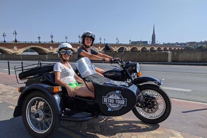 Private Bordeaux Sidecar Tour with Wine Tastings — 3-Hour Historic City Ride photo 4