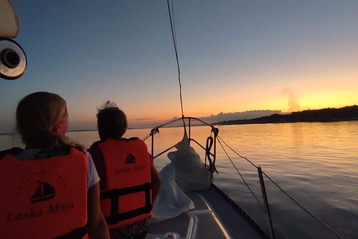 Slow Sailing Bacalar: Wind-Powered Lagoon Cruise to Cenotes and Bird Island photo 4