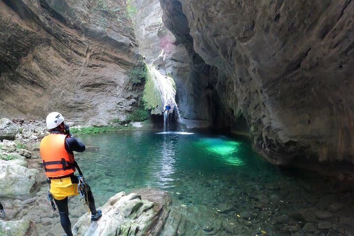 Infiernillo Canyon Canyoning: 2-Day Rappelling & Waterfall Route in Sierra Gorda photo 2
