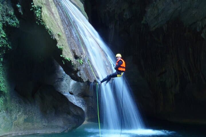 Infiernillo Canyon Canyoning: 2-Day Rappelling & Waterfall Route in Sierra Gorda photo 5