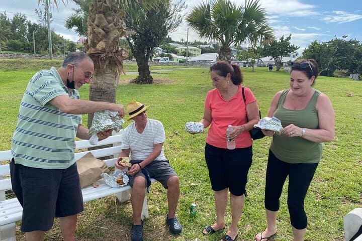 Bermuda Island Discovery & Iconic Fish Sandwich Tour