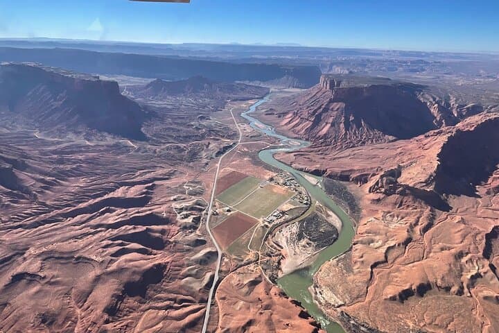 Soaring Over Arches National Park: A 30-Minute Airplane Tour of Utah’s Red Rock Wonders photo 3