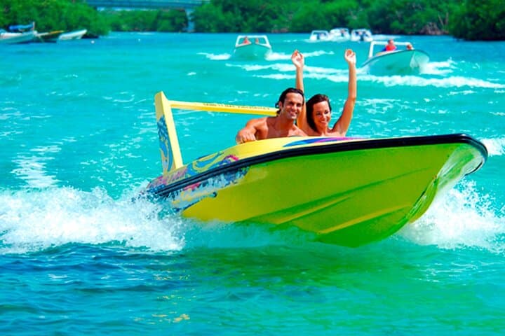 Captain a Speedboat Through Nichupté Lagoon & Snorkel Punta Nizuc (Cancún)