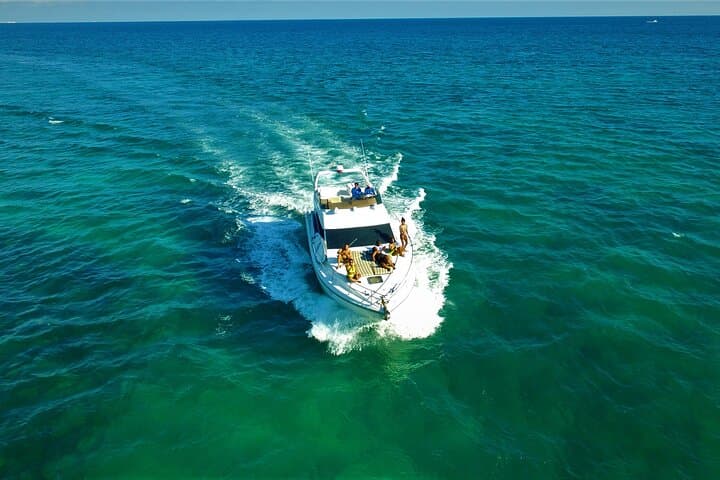 Private 47' Azimut Yacht to Xpu-Ha — 3-Hour Riviera Maya Charter photo 2