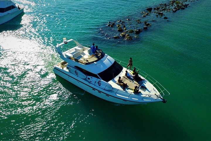 Private 47' Azimut Yacht to Xpu-Ha — 3-Hour Riviera Maya Charter photo 4