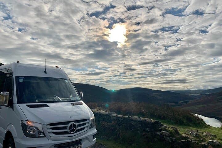Giants Causeway & Belfast Private Day Tour from Dublin — Luxury Chauffeur Excursion photo 3