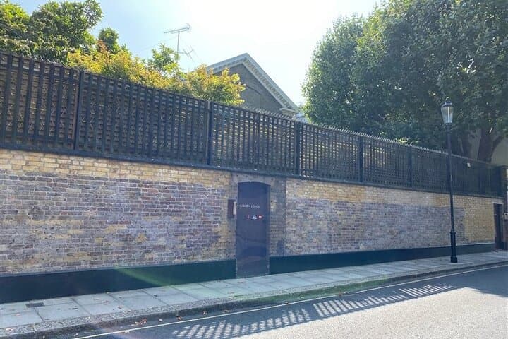 Freddie Mercury and Queen: Kensington Walking Tour of London's Rock Landmarks photo 5