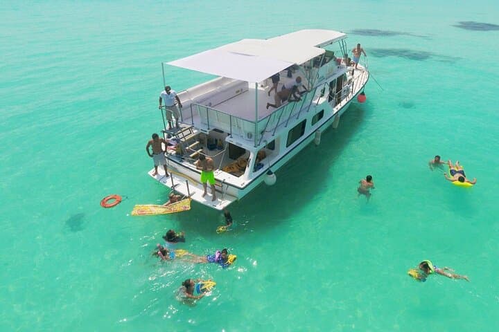Isla Mujeres Yacht Day Trip: Snorkel Reefs, Playa Norte & Buffet photo 3