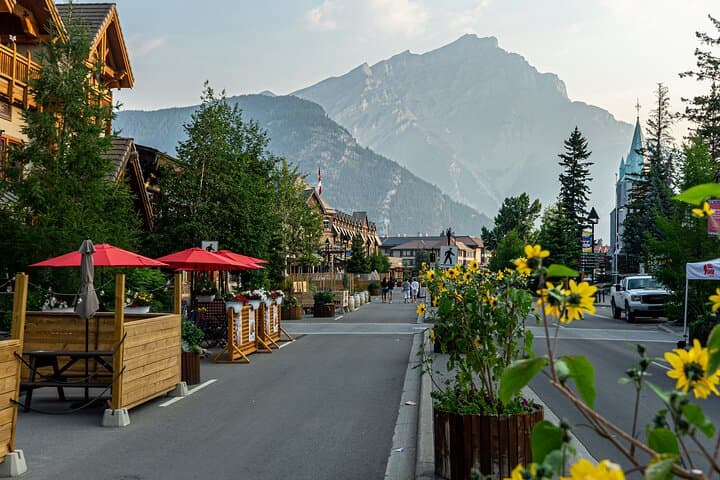 4-Day Canadian Rockies and Banff Classic Summer Tour — Lakes, Icefields & Wine Tasting photo 3