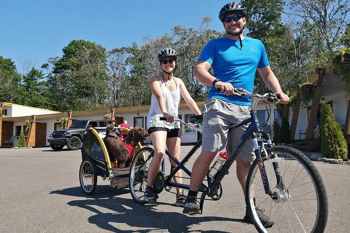 Tandem Bike Rental on Ile d'Orleans: Ride Quebec’s Orchard Isle