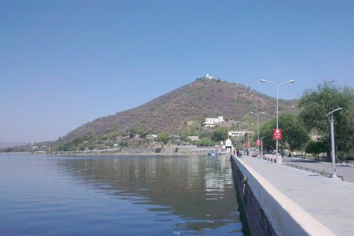 Explore Udaipur: Private Full-Day City Palace, Lake Pichola & Saheliyon-ki-Bari Tour photo 6