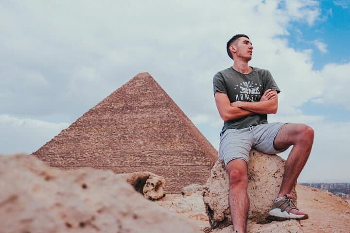 One-Day Cairo From Luxor: Pyramids, Egyptian Museum & Khan El Khalili by Flight