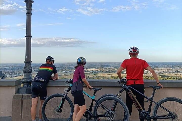 E-bike Tour in Bertinoro: Ride the Romagna Hills and Vineyards