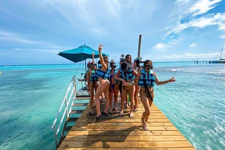 Royal Garrafon Park VIP — Snorkel, Ziplines & Cliff Pools Day Trip from Cancún