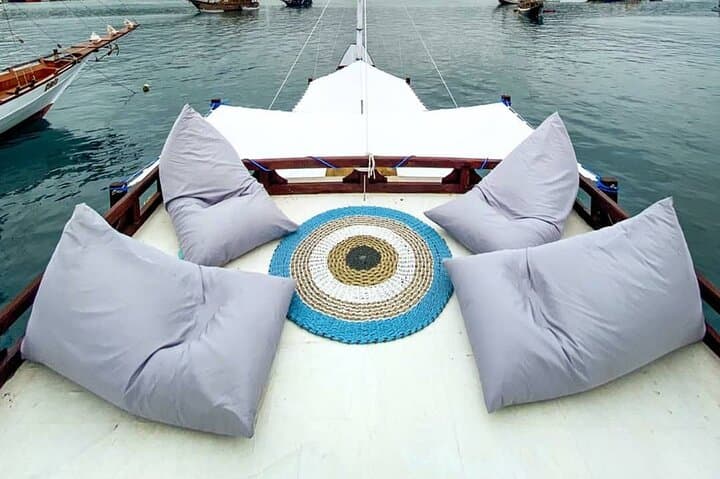 Komodo Private 3-Day Boat Tour: Padar Summit, Pink Beach & Manta Point photo 2