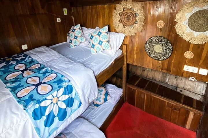 Komodo Private 3-Day Boat Tour: Padar Summit, Pink Beach & Manta Point photo 4