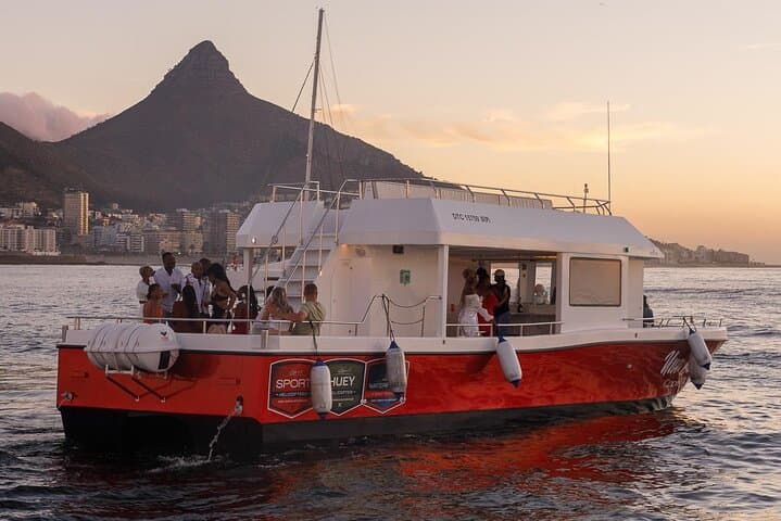 Sunset Boat Cruise Cape Town — V&A Waterfront Evening Sail with Bubbles and Table Mountain Views