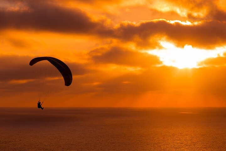 Paragliding Over Pamukkale’s Travertines: Tandem Flights Above Turkey’s White Terraces photo 3