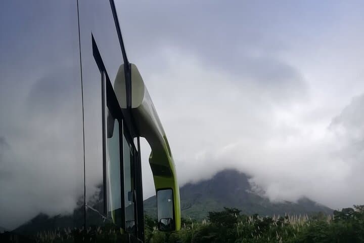 Private transfer from Arenal (La Fortuna) to Tamarindo — door-to-door luxury ride photo 6