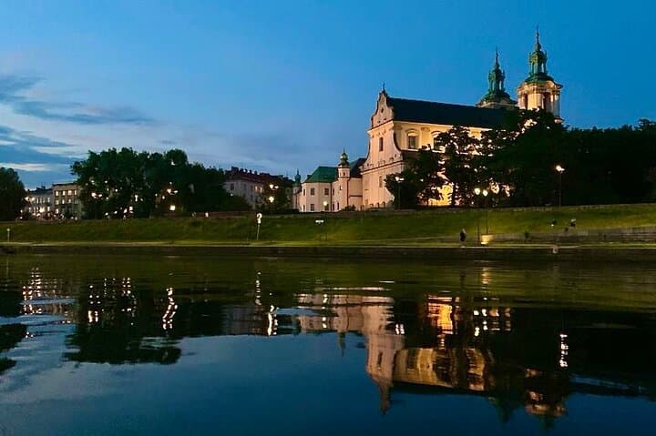 Krakow Vistula River 1-Hour Private Boat Rental: Wawel & Old Town Views photo 3