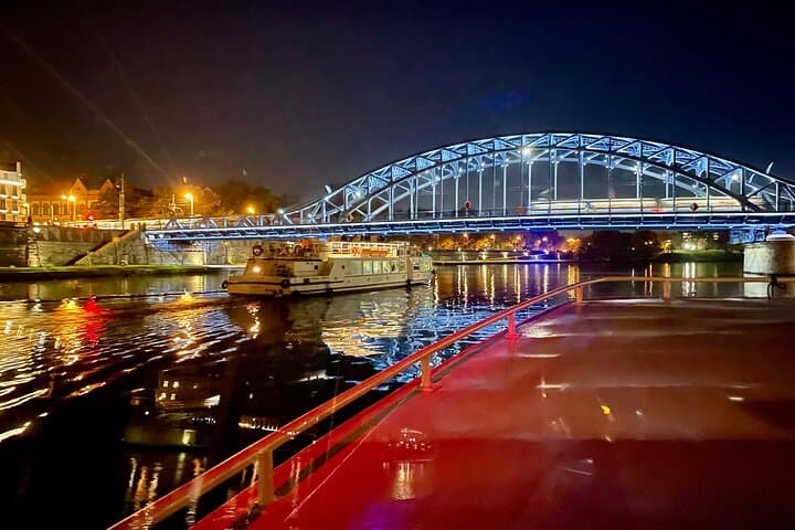 Kraków Evening Vistula River Cruise — 1-Hour Night Boat Tour photo 3