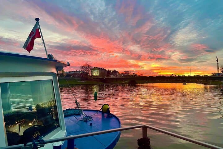 Kraków Evening Vistula River Cruise — 1-Hour Night Boat Tour photo 4