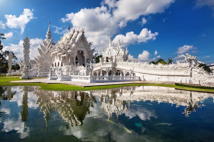 Chiang Mai Day Tour to Chiang Rai: White Temple, Blue Temple & Black House