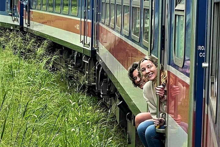 Kandy to Nanuoya Train: Scenic Reserved Seats to Nuwara Eliya