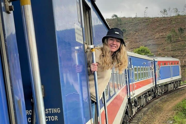 Kandy to Nanuoya Train: Scenic Reserved Seats to Nuwara Eliya photo 2