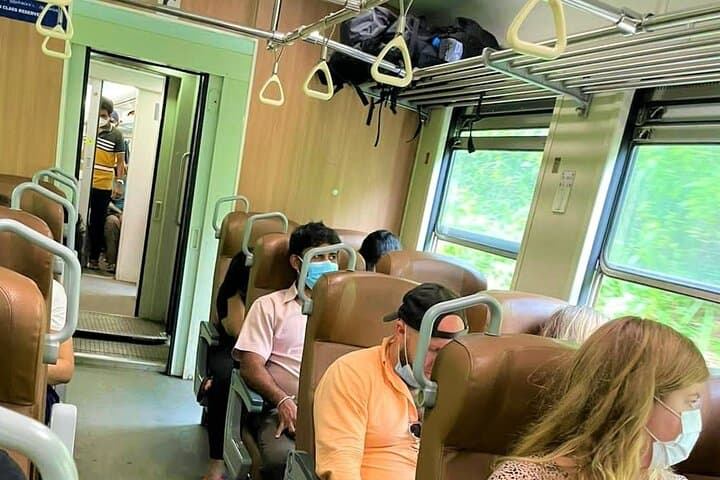 Kandy to Nanuoya Train: Scenic Reserved Seats to Nuwara Eliya photo 4