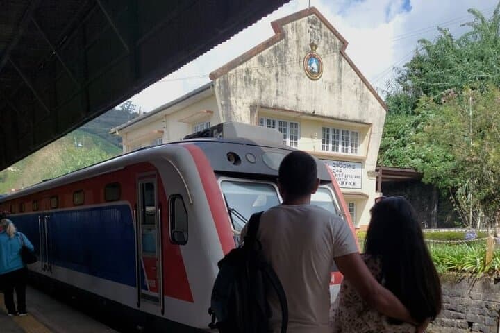 Kandy to Nanuoya Train: Scenic Reserved Seats to Nuwara Eliya photo 6
