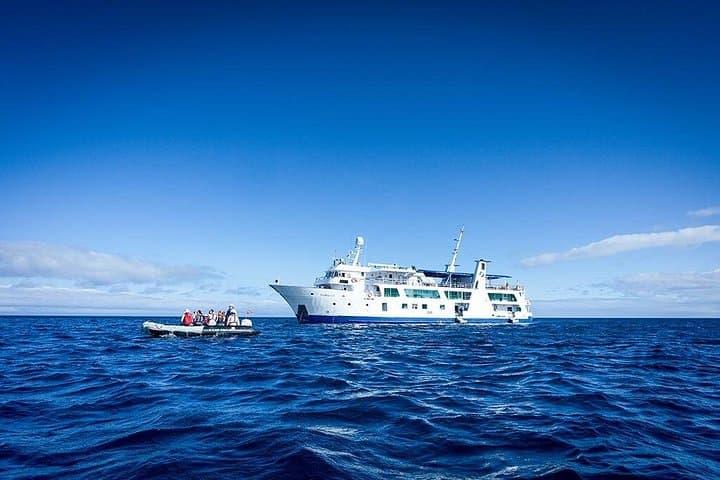 Galápagos Isabela II: 5-Day Western Cruise to Bartolome, Fernandina & Punta Vicente Roca photo 2