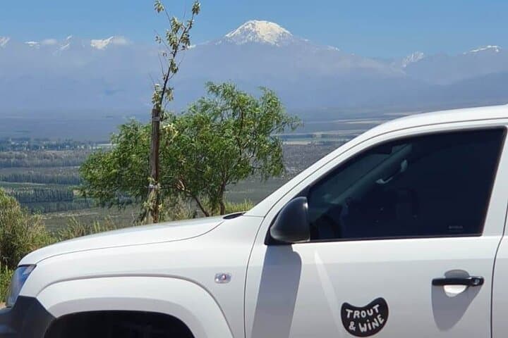 Malbec and Mountains: Private Uco Valley Wine Tour by 4x4 with Gourmet Lunch