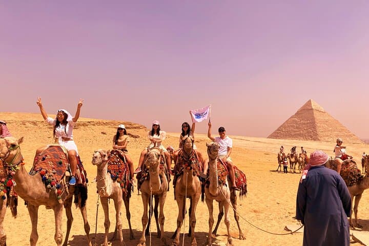 Private Half-Day Tour to Giza Pyramids with Camel Ride and Egyptologist