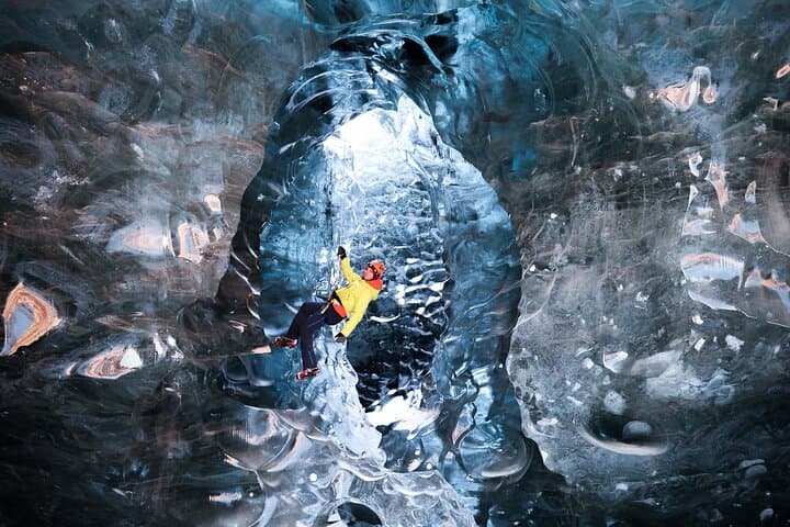 Skaftafell Ice Cave Climb & Private Adventure Photoshoot